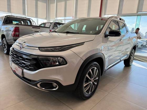 FIAT TORO 2.4 16V MULTIAIR FLEX VOLCANO AT9 FIAT TORO 2.4 16V MULTIAIR FLEX VOLCANO AT9